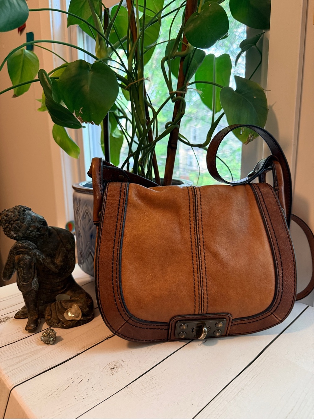 Fossil | Vintage Two-Tone Tan and Dark Brown Leather Saddle‎ Crossbody